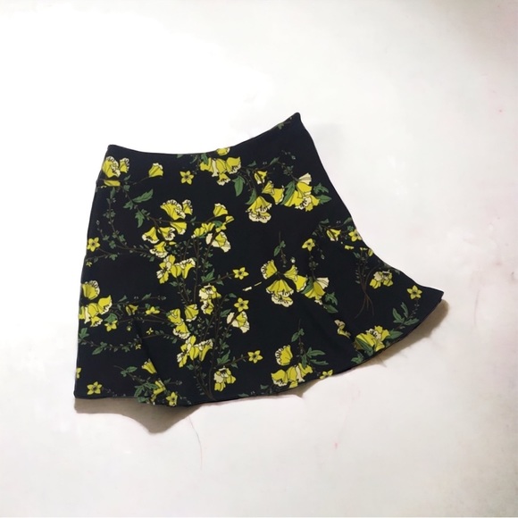 WWW Paneled Ruffle Mini Skirt Yellow Floral Print over Black Sz 10 NWOT!! - Picture 6 of 8